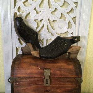 Josef Seibel Black Leather Mules & Clogs Size 7-7.5